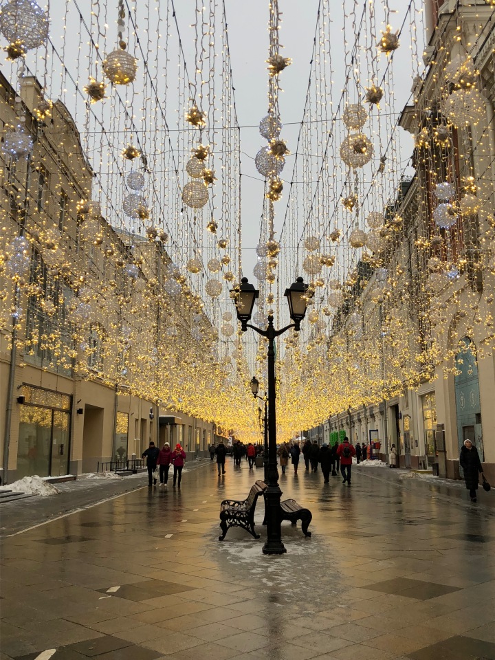 Москва предновогодняя... выставка новогодних елок в ГУМе - очень красиво (фото 3)