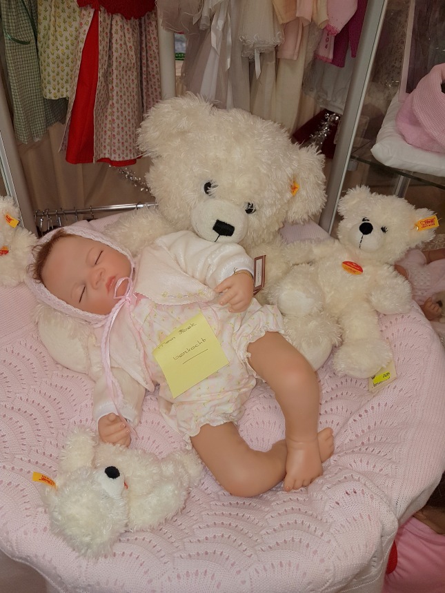 Рождественская встреча в магазине/клубе коллекционных кукол