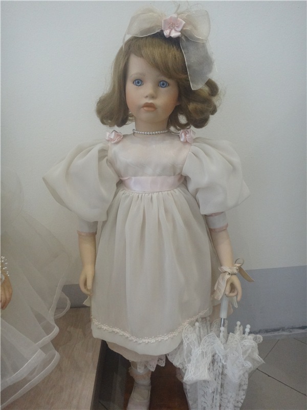 Выставка " Лабиринты кукольной жизни"