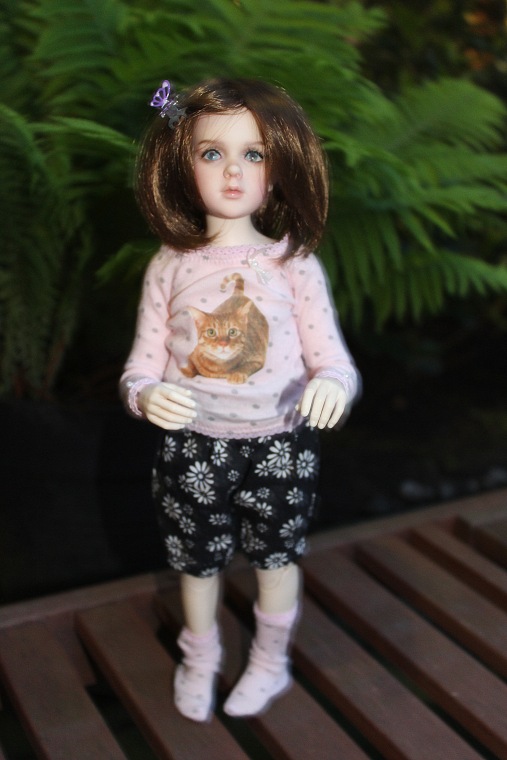 Вечерний сад. Розочка в пижамке