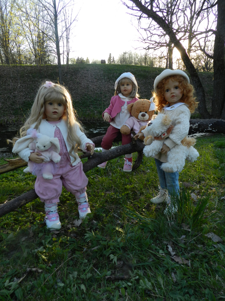 Прогулка подружек тёплым вечерком