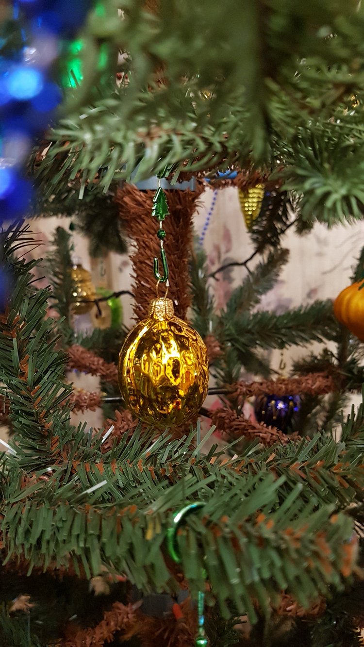 В степи родилась ёлочка, в жару она росла