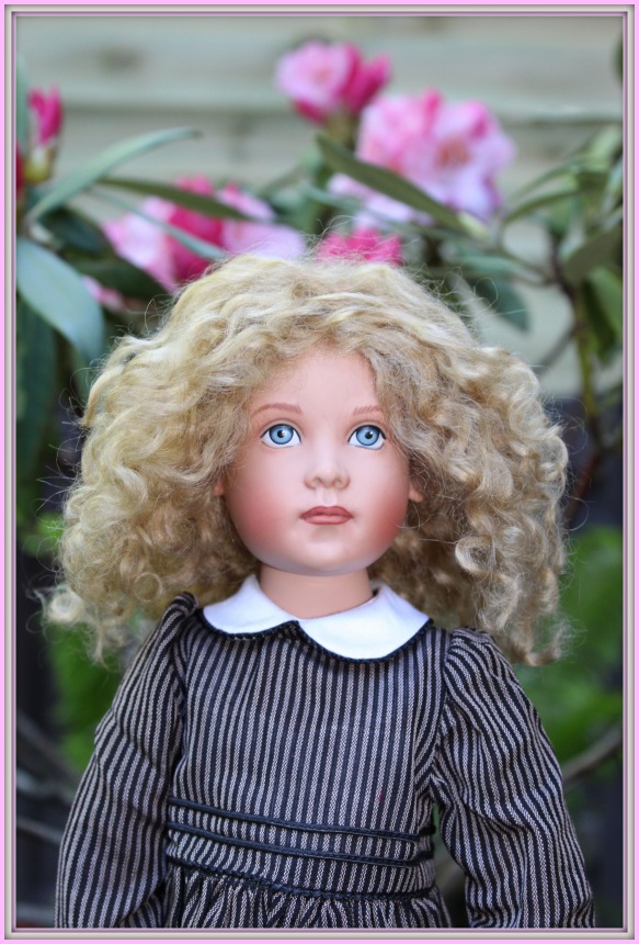 Sonja гуляет в саду. Коллекционная кукла от Helen Kish