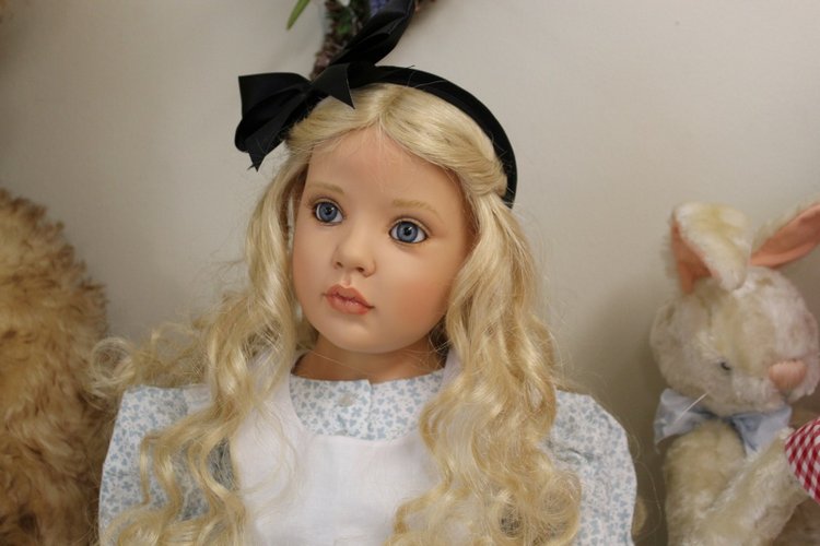 Встреча коллекционеров в магазине. Выбор кукол из новой коллекции Гюнзел. Часть первая - Алиса. ОПРОСНИК