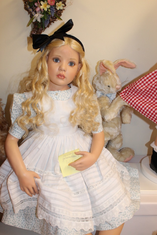 Встреча коллекционеров в магазине. Выбор кукол из новой коллекции Гюнзел. Часть первая - Алиса. ОПРОСНИК