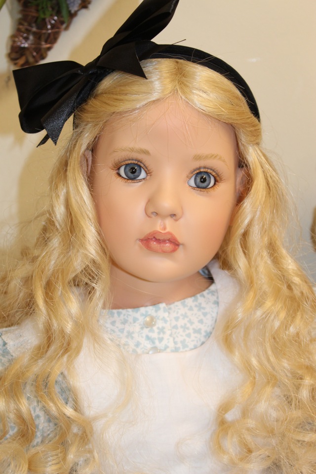 Встреча коллекционеров в магазине. Выбор кукол из новой коллекции Гюнзел. Часть первая - Алиса. ОПРОСНИК