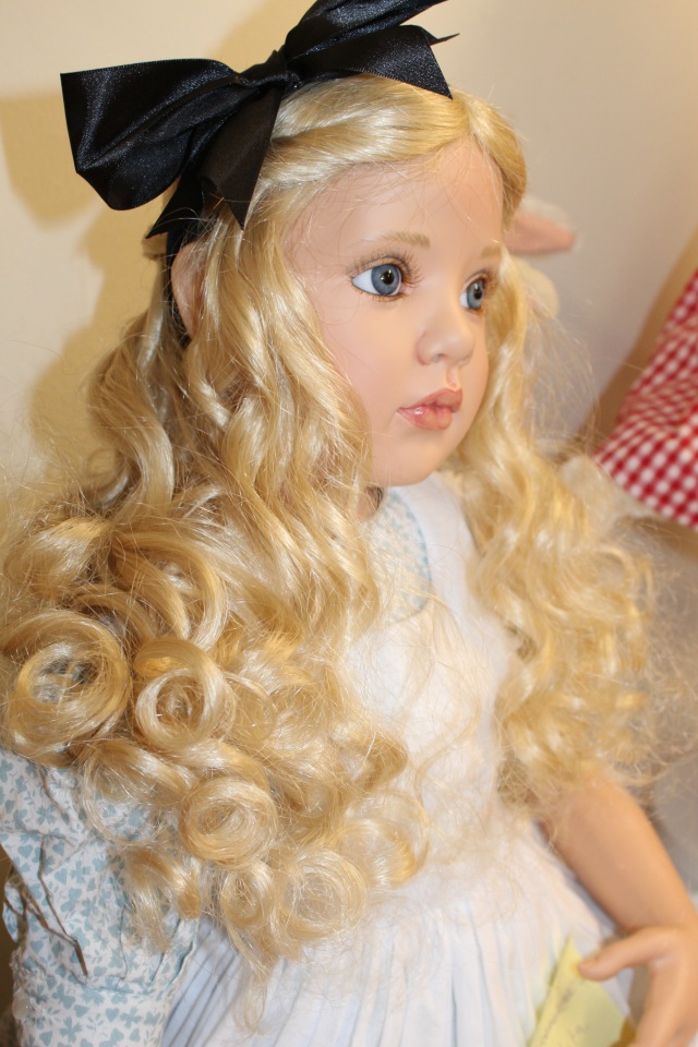 Встреча коллекционеров в магазине. Выбор кукол из новой коллекции Гюнзел. Часть первая - Алиса. ОПРОСНИК