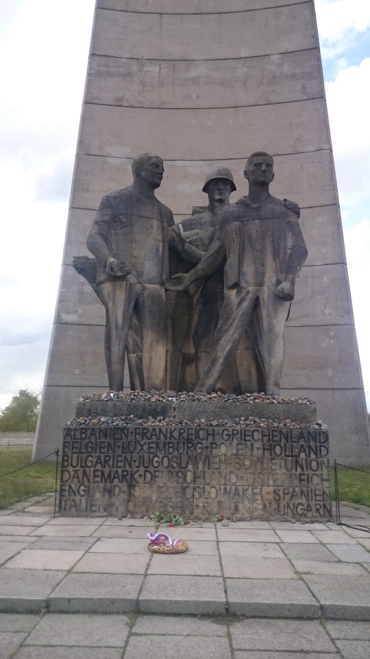 Спасибо Вам за смелость и отвагу, за небо мирное над головой