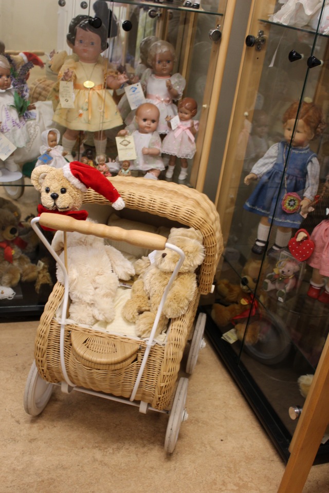 Рождественская встреча в магазине/клубе коллекционных кукол