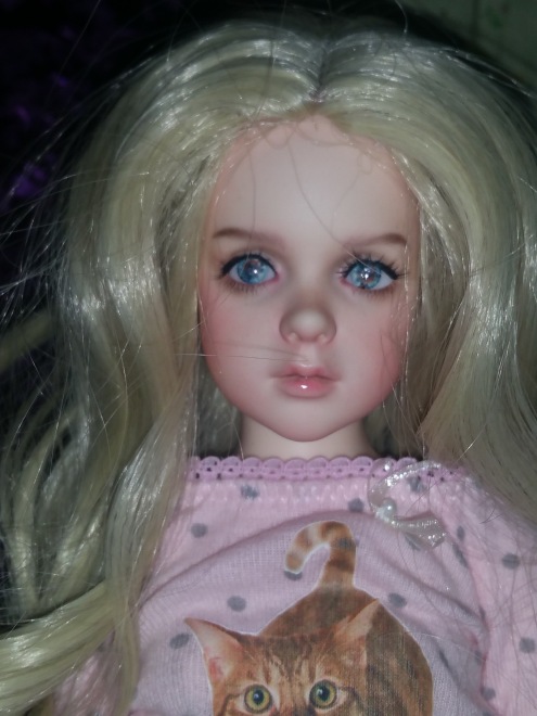 В поисках образа. Розочка примеряет парички. Опросник