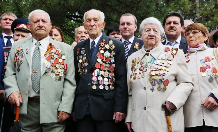 Спасибо Вам за смелость и отвагу, за небо мирное над головой