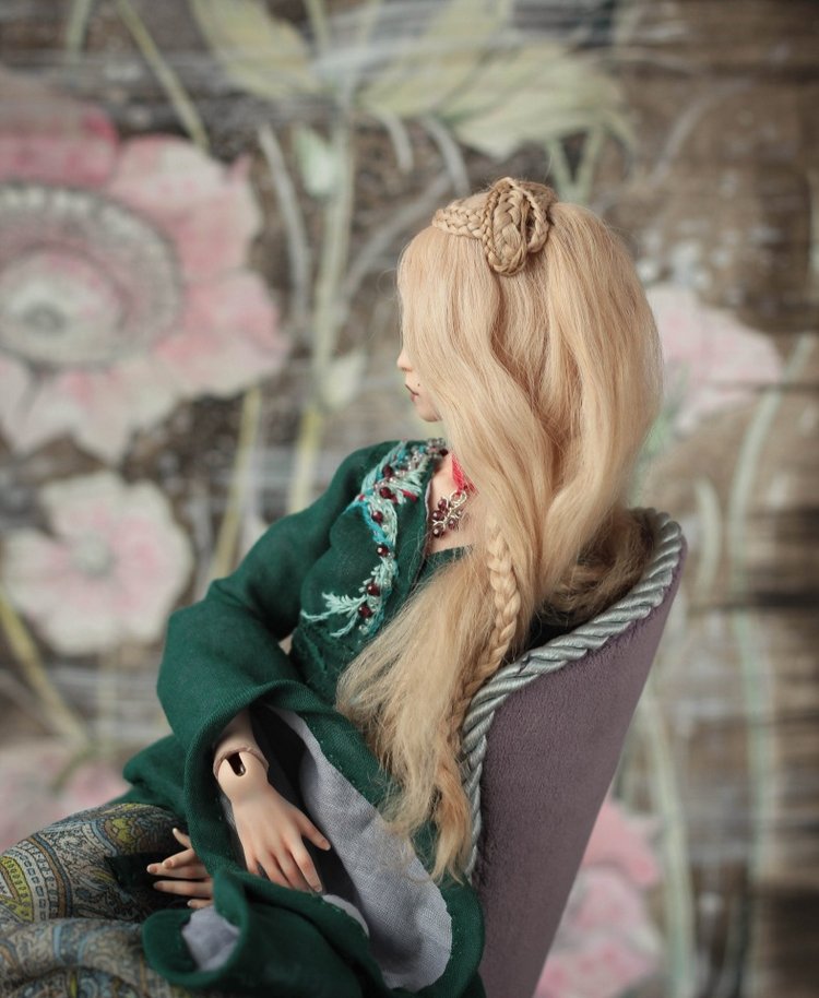 Серсея. Фарфоровая шарнирная кукла