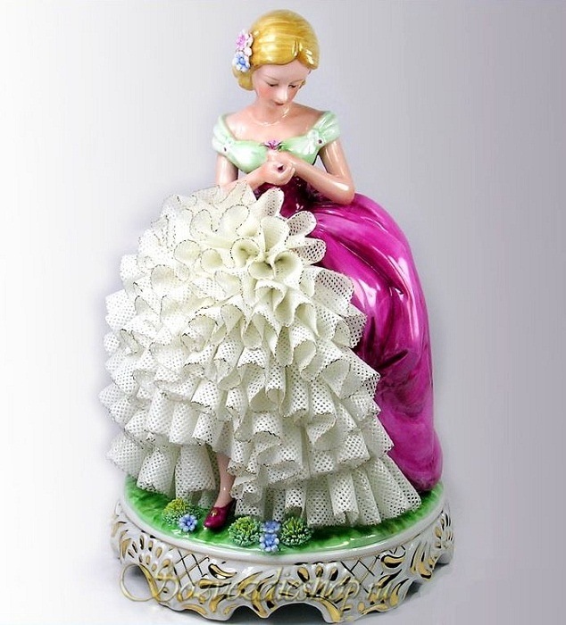 Дрезденские «кружевницы»: В чём секрет фарфоровых статуэток, которые словно одеты в изящные наряды