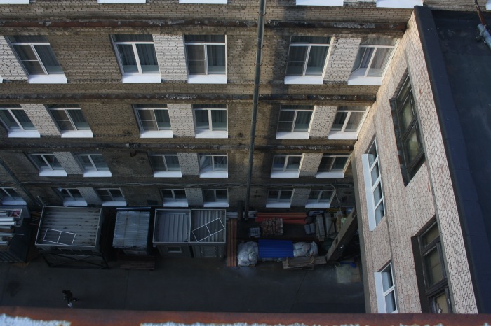 Петербург. Прогулка по крышам. Котокафе. Старые слайды