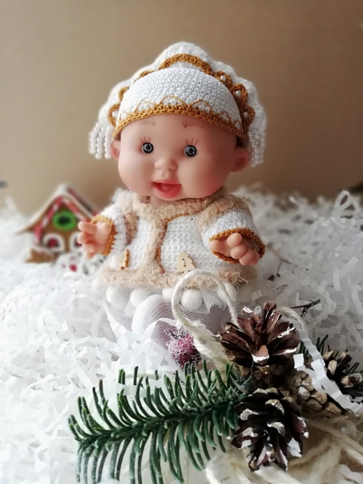 Снегурочка, пупс Nines d'onil 21 см | Бэйбики Снегурочка, пупс Nines d'onil 21 см (фото 4)