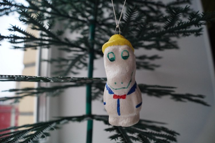 Третья выписка декабря. Ещё одна ёлочка здорова! Как починить шейное крепление кукломужчины (мои ошибки и способы их