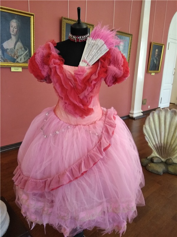 Выставка костюмов к фильму " Матильда", часть 2