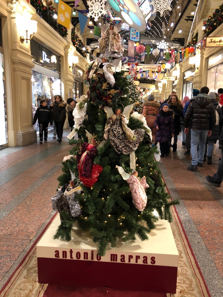 Москва предновогодняя... выставка новогодних елок в ГУМе - очень красиво