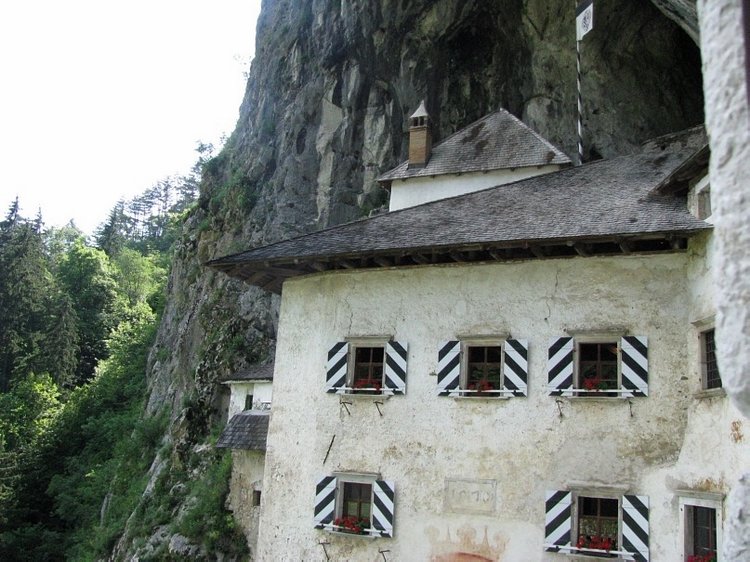 Незабываемая экскурсия по Словении: Постойная Яма и Предъямский замок