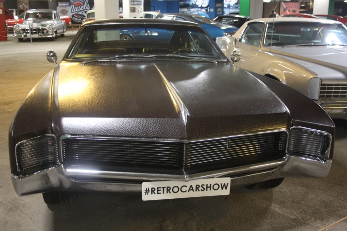 Петербург: выставка ретро автомобилей