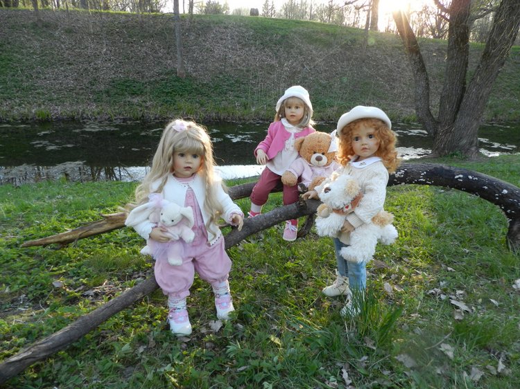 Прогулка подружек тёплым вечерком