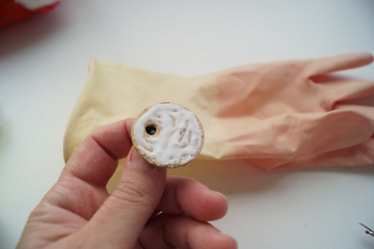 Первомайская выписка: чистка содой, ремонт пищалки, сшит Баварский костюм и реанимация брошенок