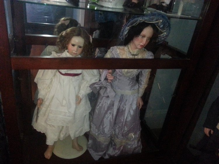 История о том, как я поставила кукол в витрину. Проект "За стеклом"