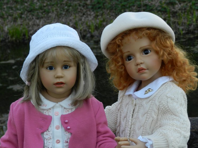 Прогулка подружек тёплым вечерком