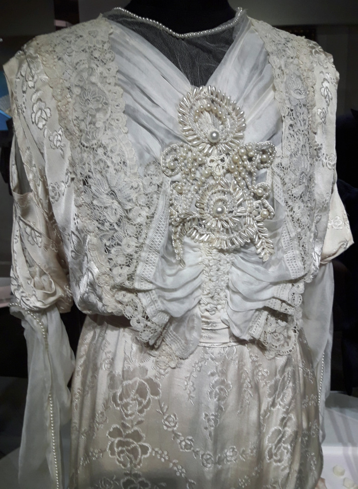 Выставка "Узоры свадьбы кружевной". Зал 2 | Бэйбики Выставка "Узоры свадьбы кружевной". Зал 2