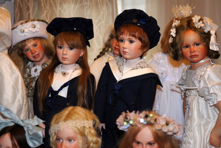 История о том, как я поставила кукол в витрину. Проект "За стеклом"