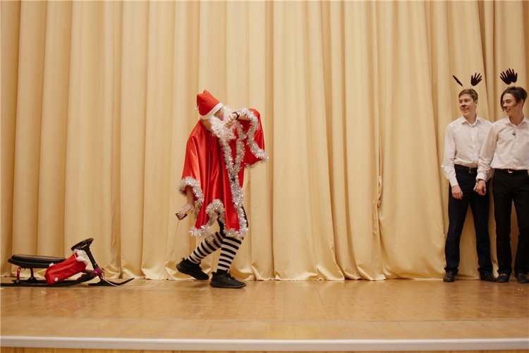 "...мир черно-белый весь разрисуют чудаки!"