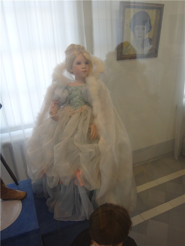 Выставка " Лабиринты кукольной жизни"