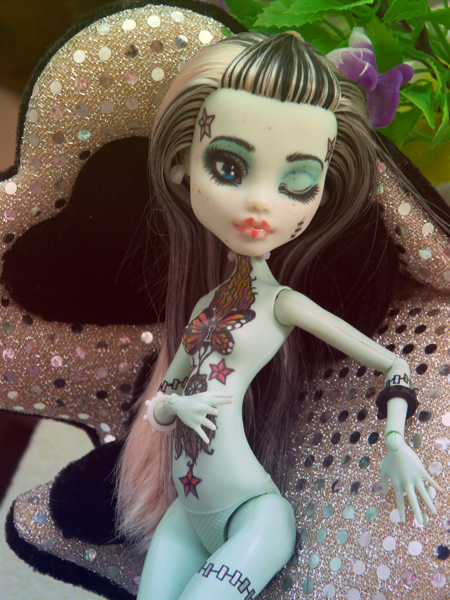 Загадочная мертвая девушка (фото 3)