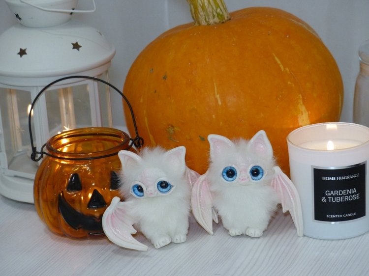Много летучих мышей... Буууу Halloween
