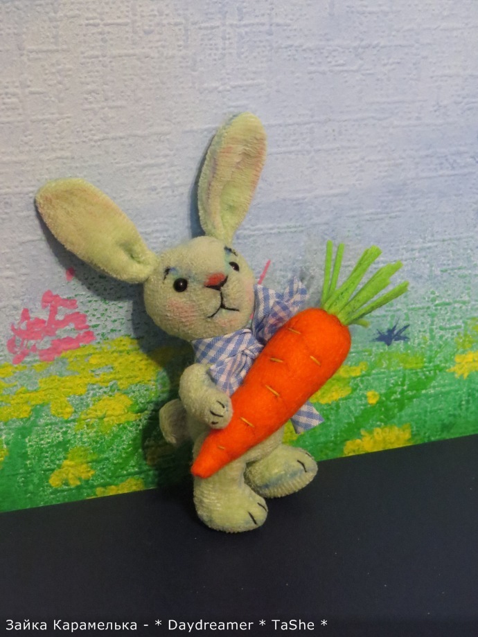 Зайка цвета свежего салата по имени Карамелька