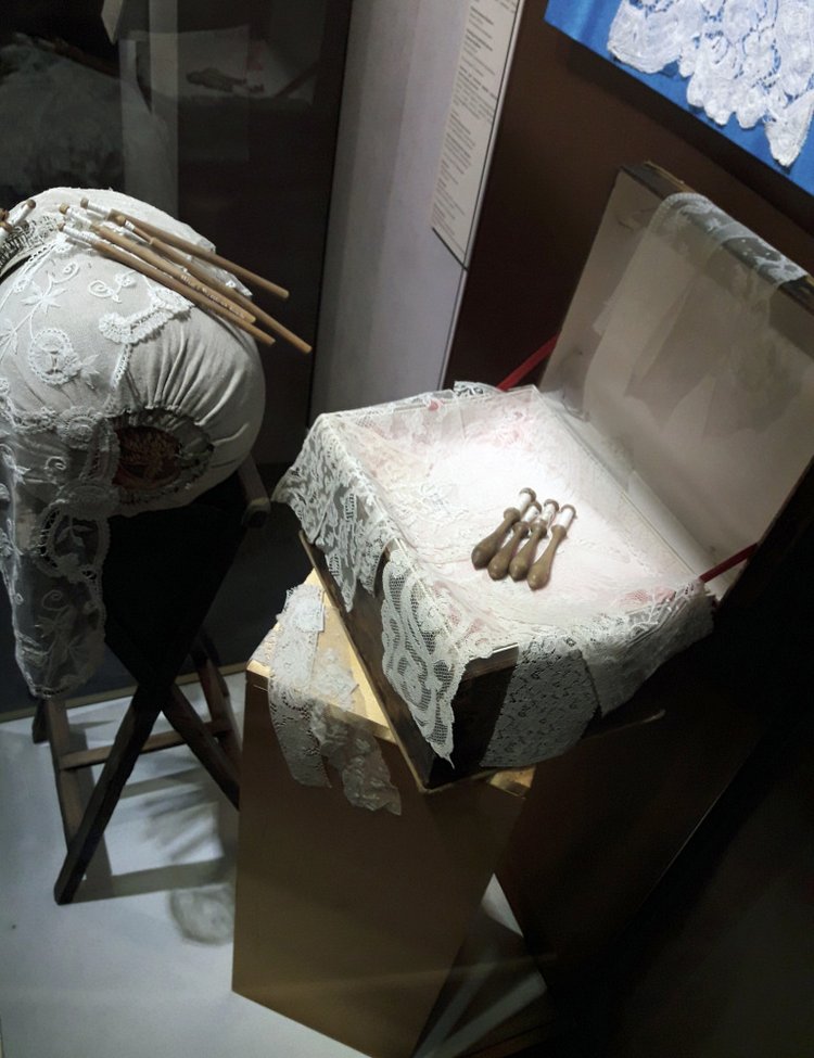 Выставка "Узоры свадьбы кружевной". Зал 1
