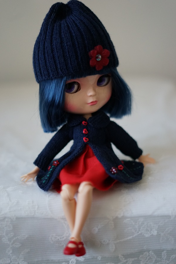 Синяя шапочка и черная шапочка