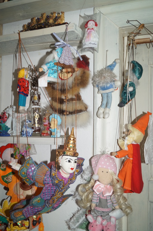 Вторая июльская выписка. Лечение глазок: отсутствие радужки, косоглазие. На лечении была ГДРочка. Голова+тело= красивая