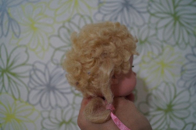 Вторая выписка октября. Машенька здорова. Кукла из лужи стала милашкой. Коровка замычала. Как поставить Лолочку на ножки,