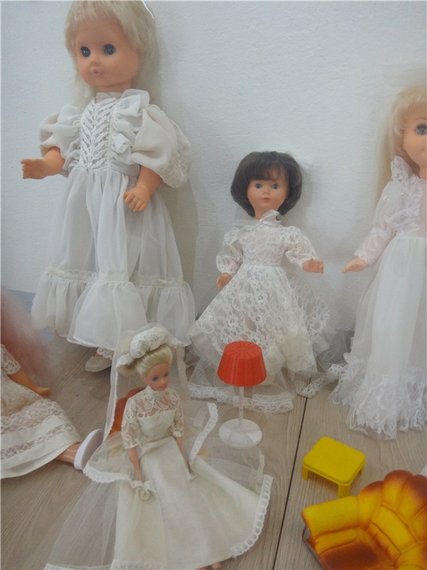 Выставка " Лабиринты кукольной жизни"