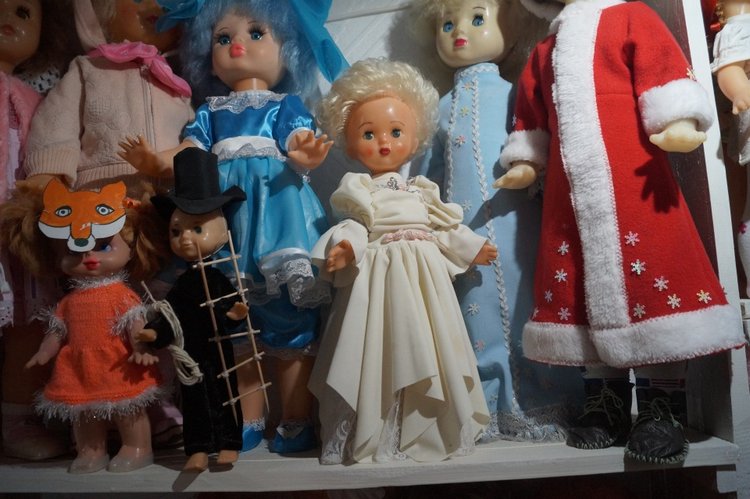 Куклы с разным состояние здоровья долго стояли в очередь у дверей кукольной лечебницы | Бэйбики Куклы с разным состояние здоровья долго стояли в очередь у дверей кукольной лечебницы