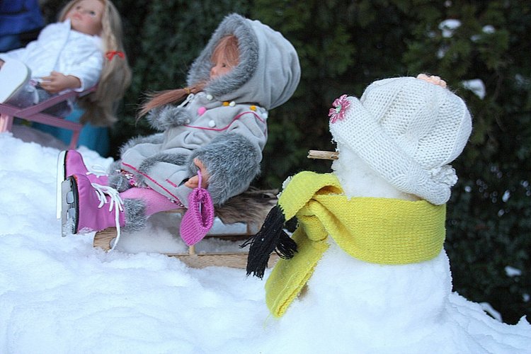 Снежные забавы Кети и Рози. Провожаем зиму