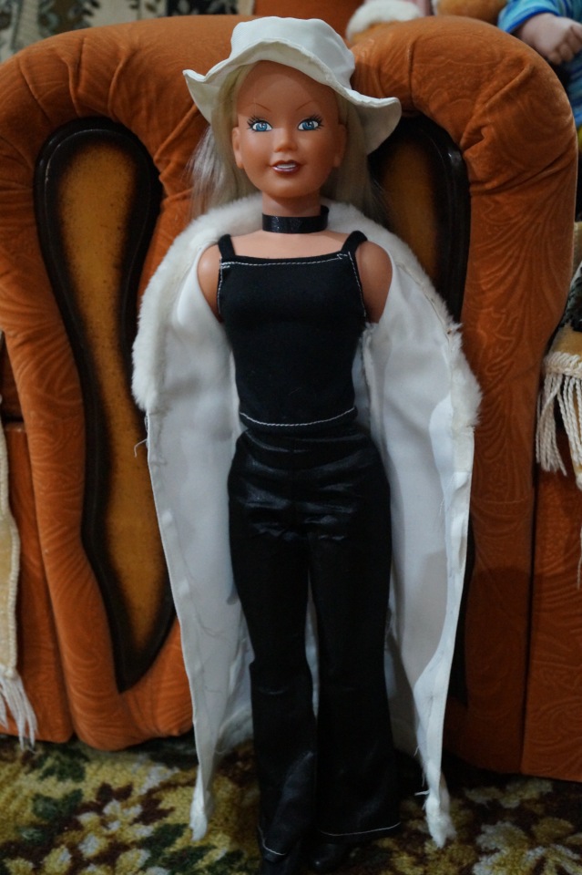 Первая выписка ноября. Починка шейного крепления у Братц, утерянная кисть восстановлена, как привести в порядок фабричную