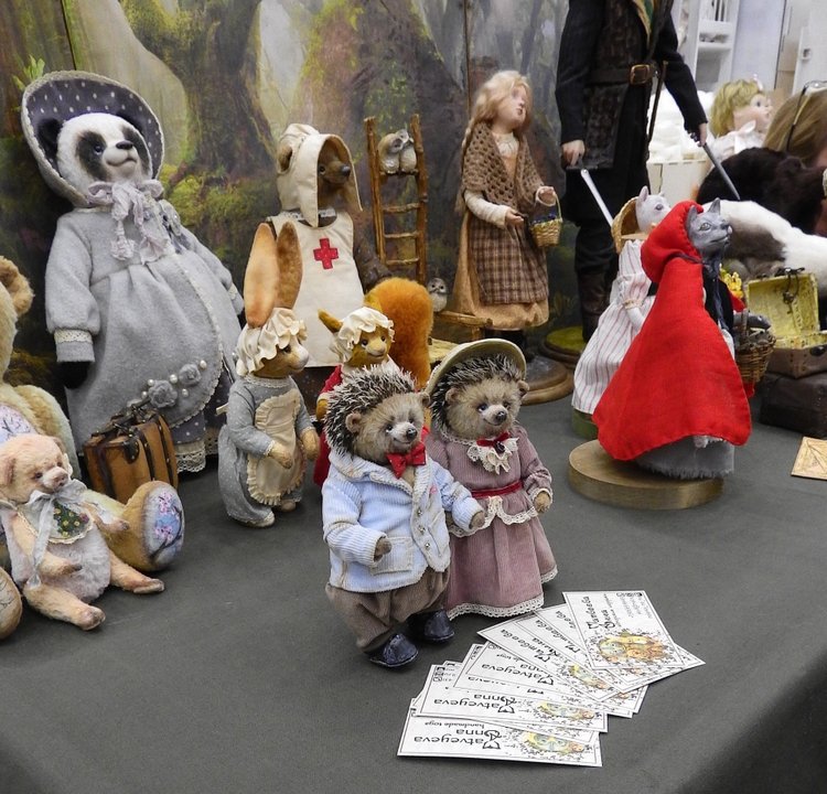 XV Международный осенний салон авторских кукол на Тишинке с 4 по 6 октября 2019 года в Москве. ЁЖИКИ