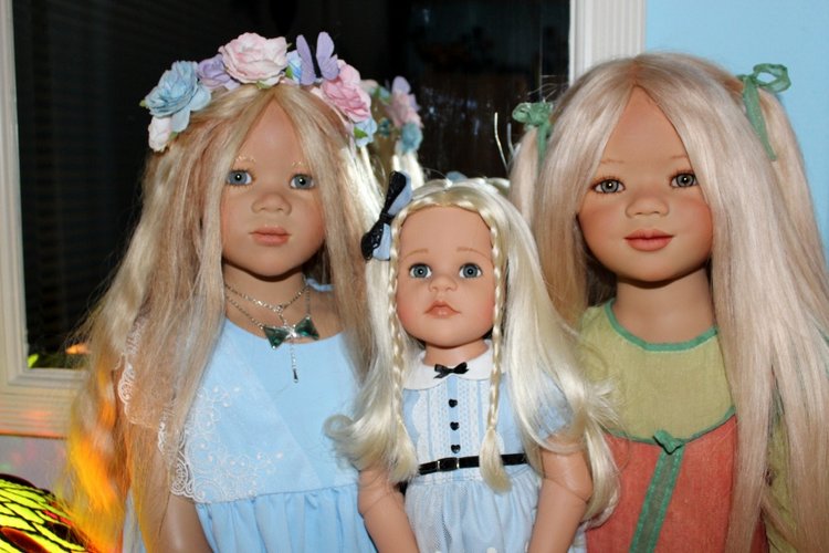 Две блистательные блондиночки, Нандини и Сарай