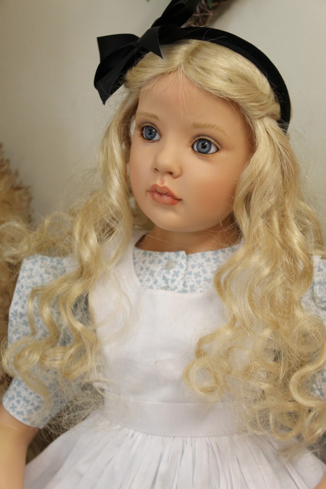 Встреча коллекционеров в магазине. Выбор кукол из новой коллекции Гюнзел. Часть первая - Алиса. ОПРОСНИК