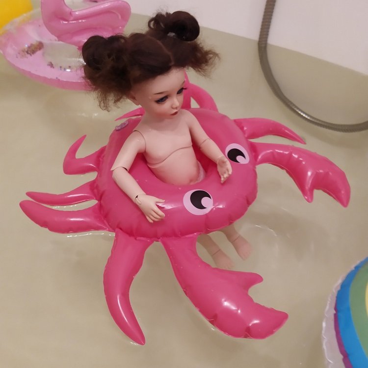 Как мы догоняли лето или примерка кругов для бассейна моей Боночкой