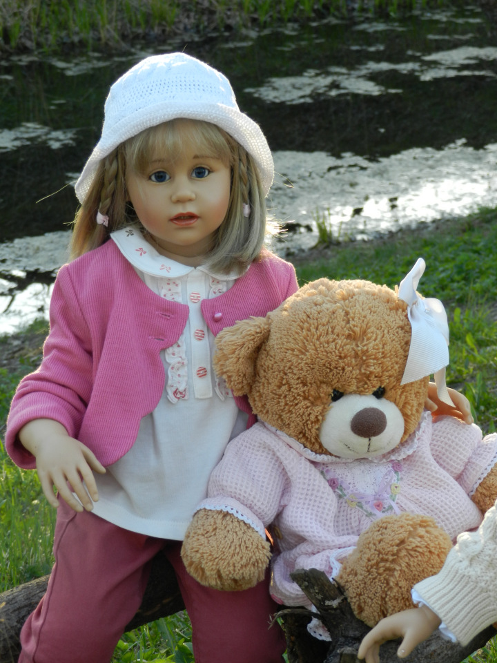 Прогулка подружек тёплым вечерком