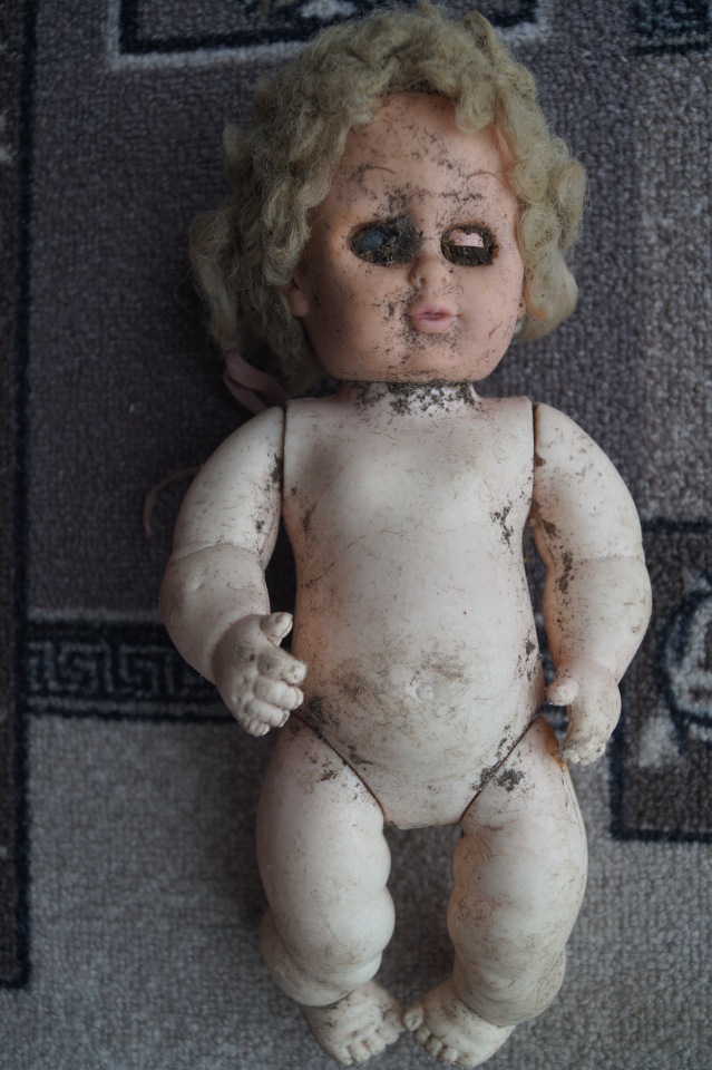 Вторая выписка октября. Машенька здорова. Кукла из лужи стала милашкой. Коровка замычала. Как поставить Лолочку на ножки,