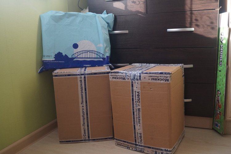 Приехали три посылки, открыла, а их четыре